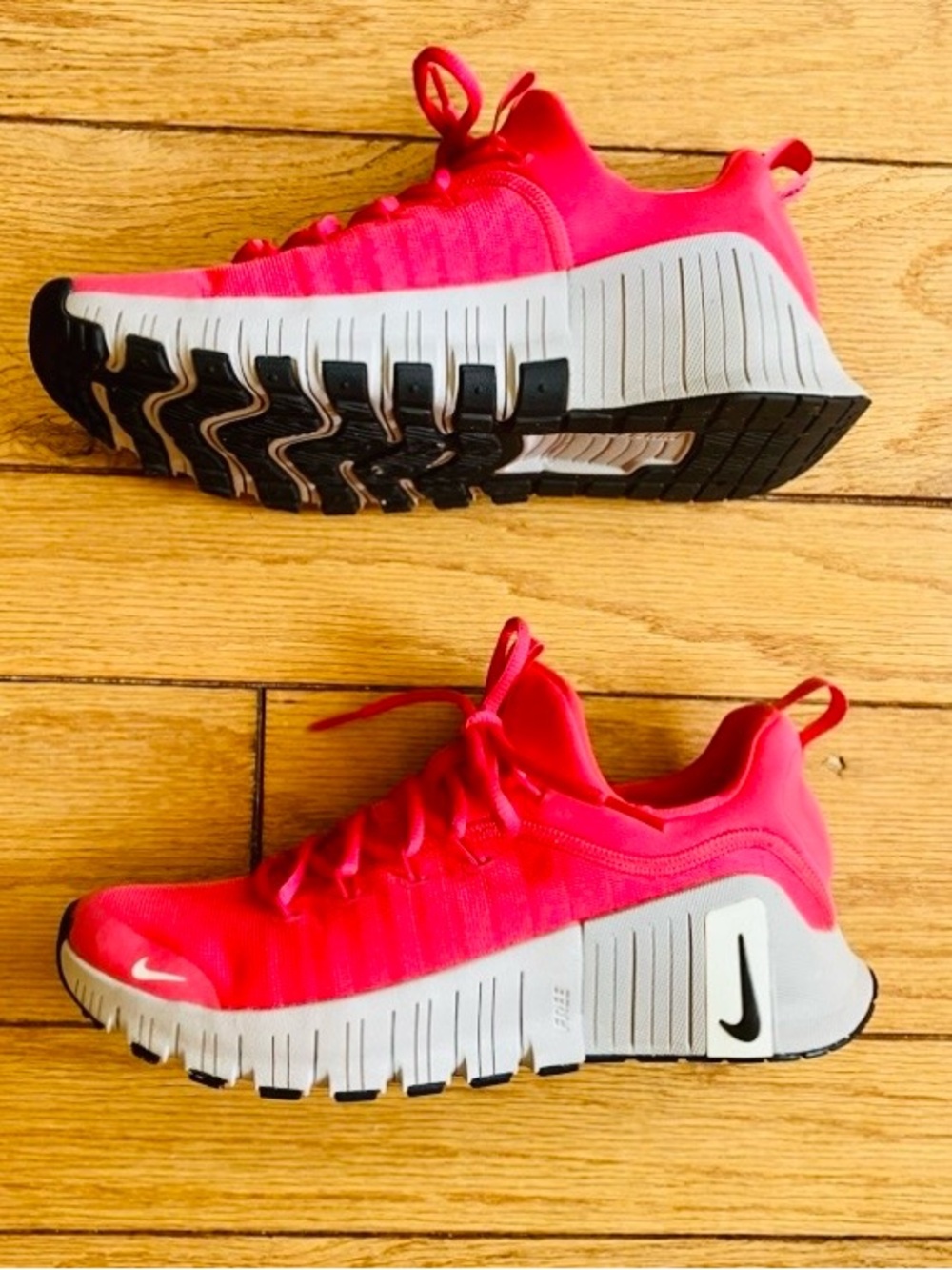 EUC (Basically New), Women's Nike Free Metcon 6, Size 8.5 US Hot Punch